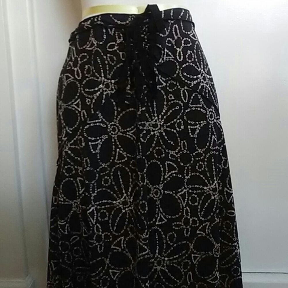 Black/Tan Skirt with tie in the front.